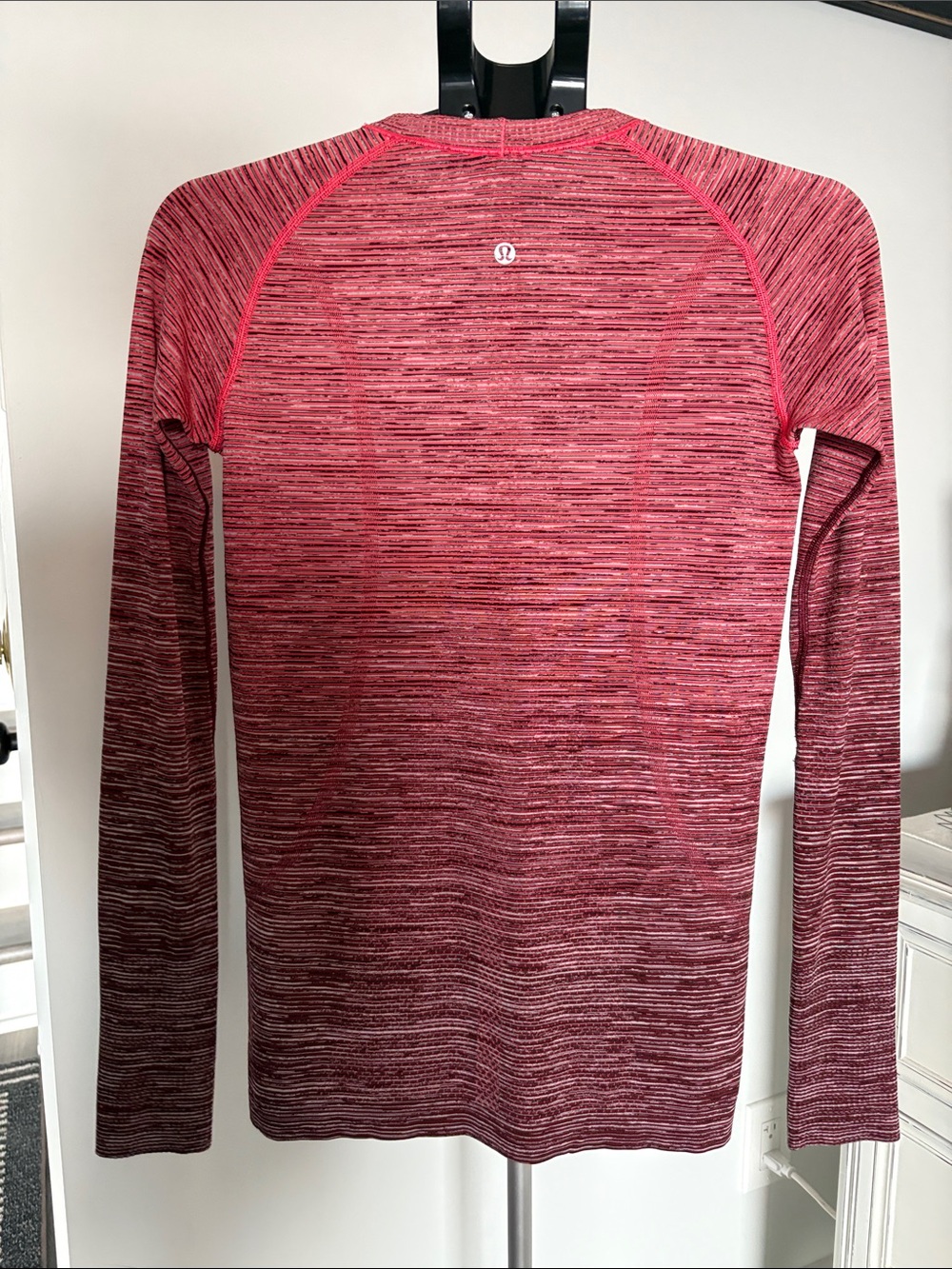 Lululemon Swiftly Tech Long Sleeve Crew ~ 8 ~ Red Alert / Dark Sport Red / Black - Picture 6 of 14